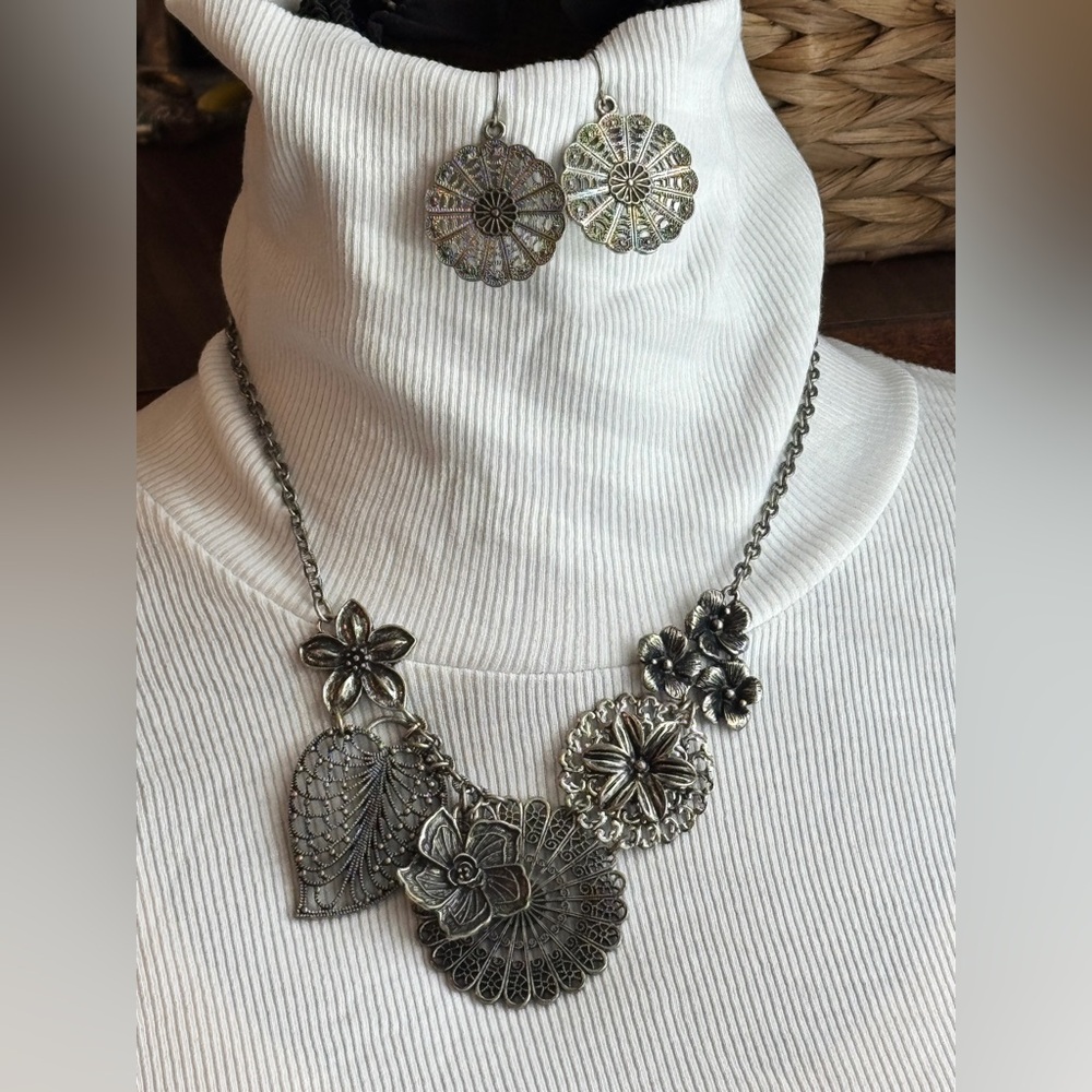Premier Designs Botanical Boho Silver Floral Necklace and earrings set